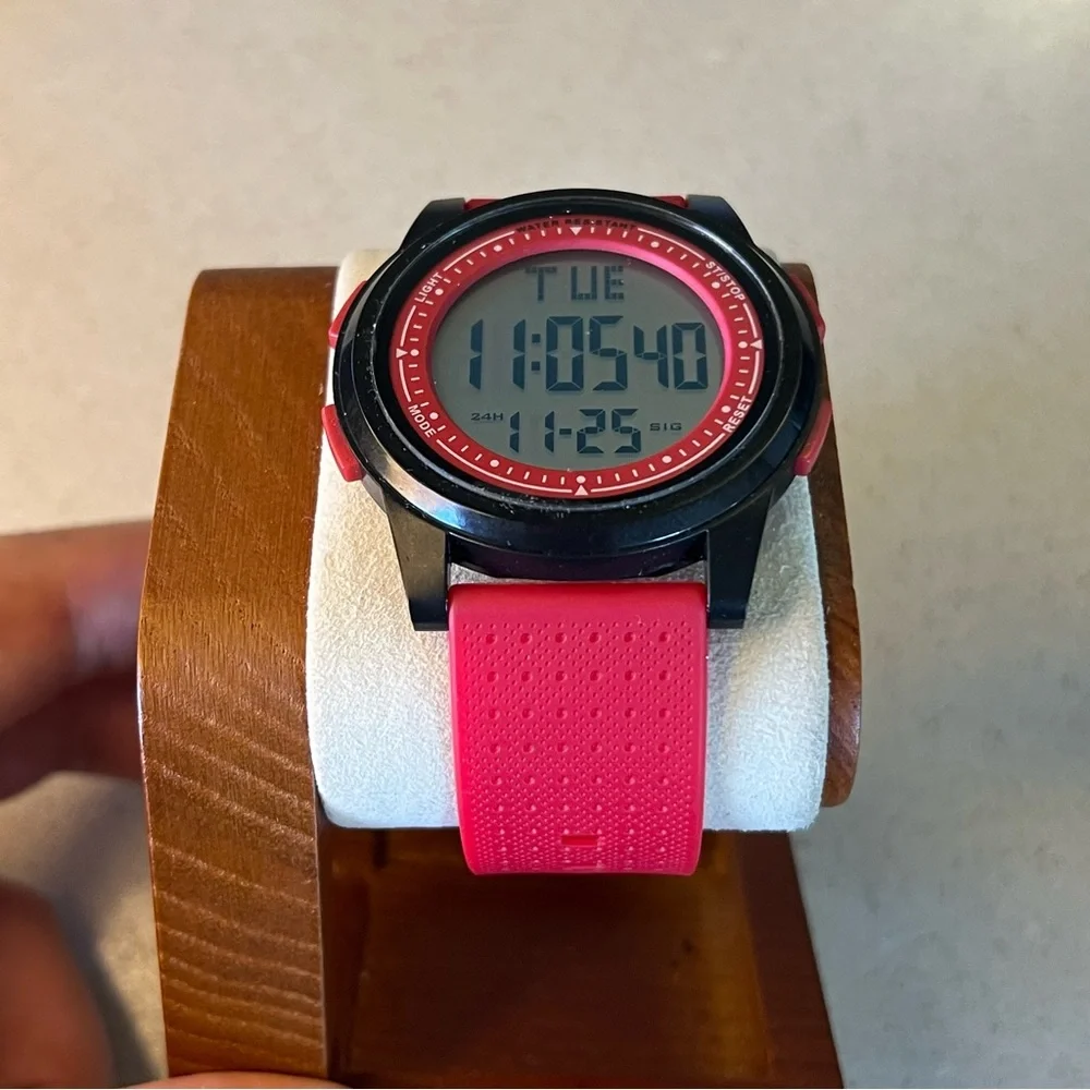 Laverado Slim Digital‎ Watch L6655
